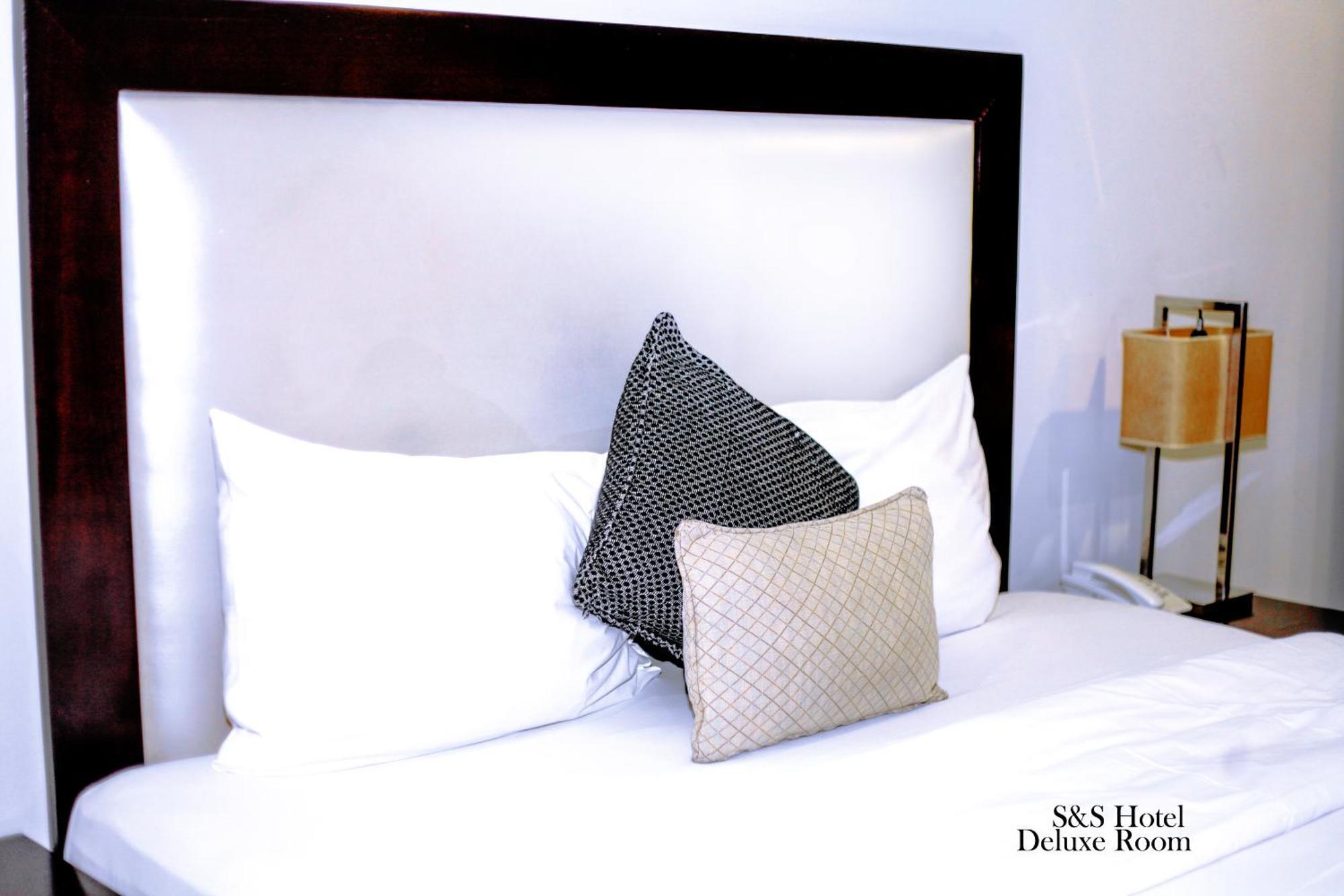 เอสแอนด์เอส โฮเต็ล Hotel ลากอส ภายนอก รูปภาพ