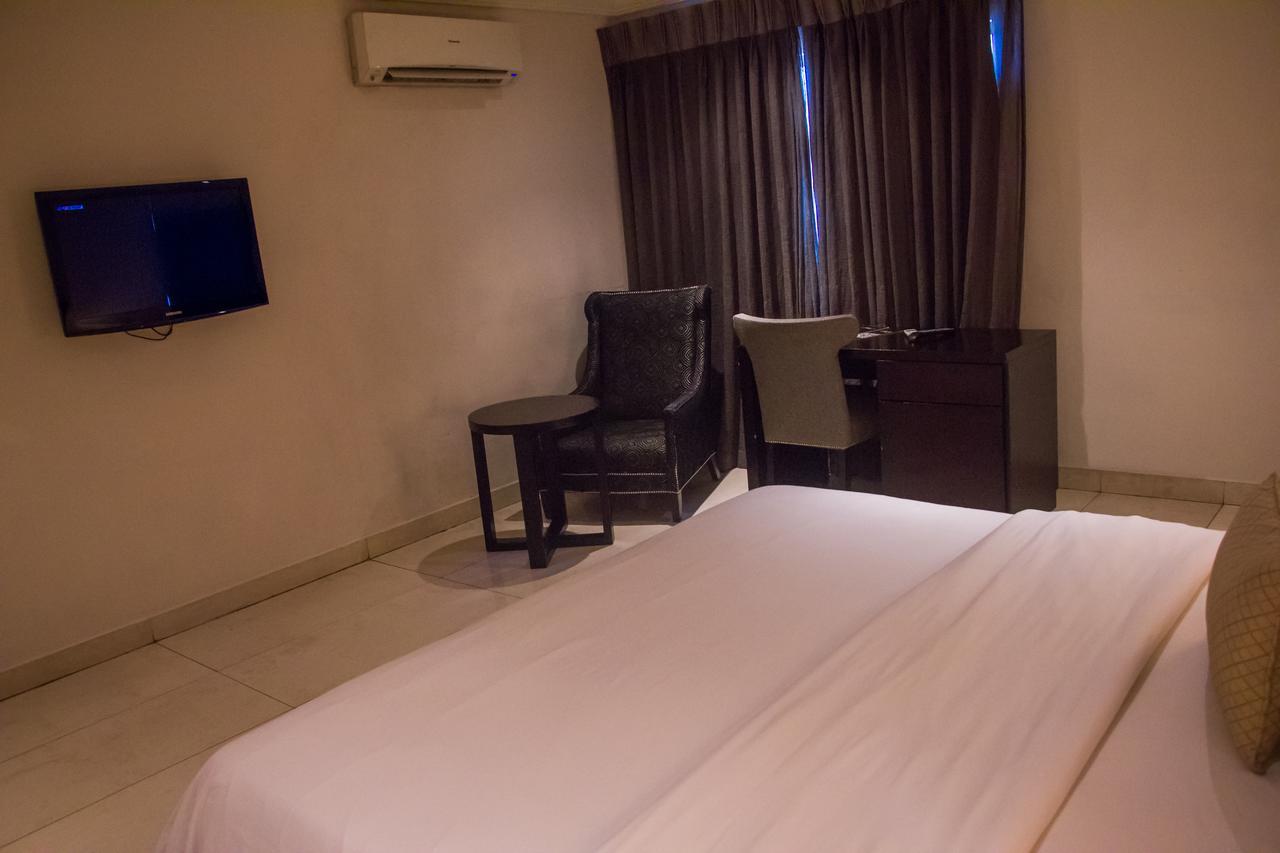 เอสแอนด์เอส โฮเต็ล Hotel ลากอส ภายนอก รูปภาพ