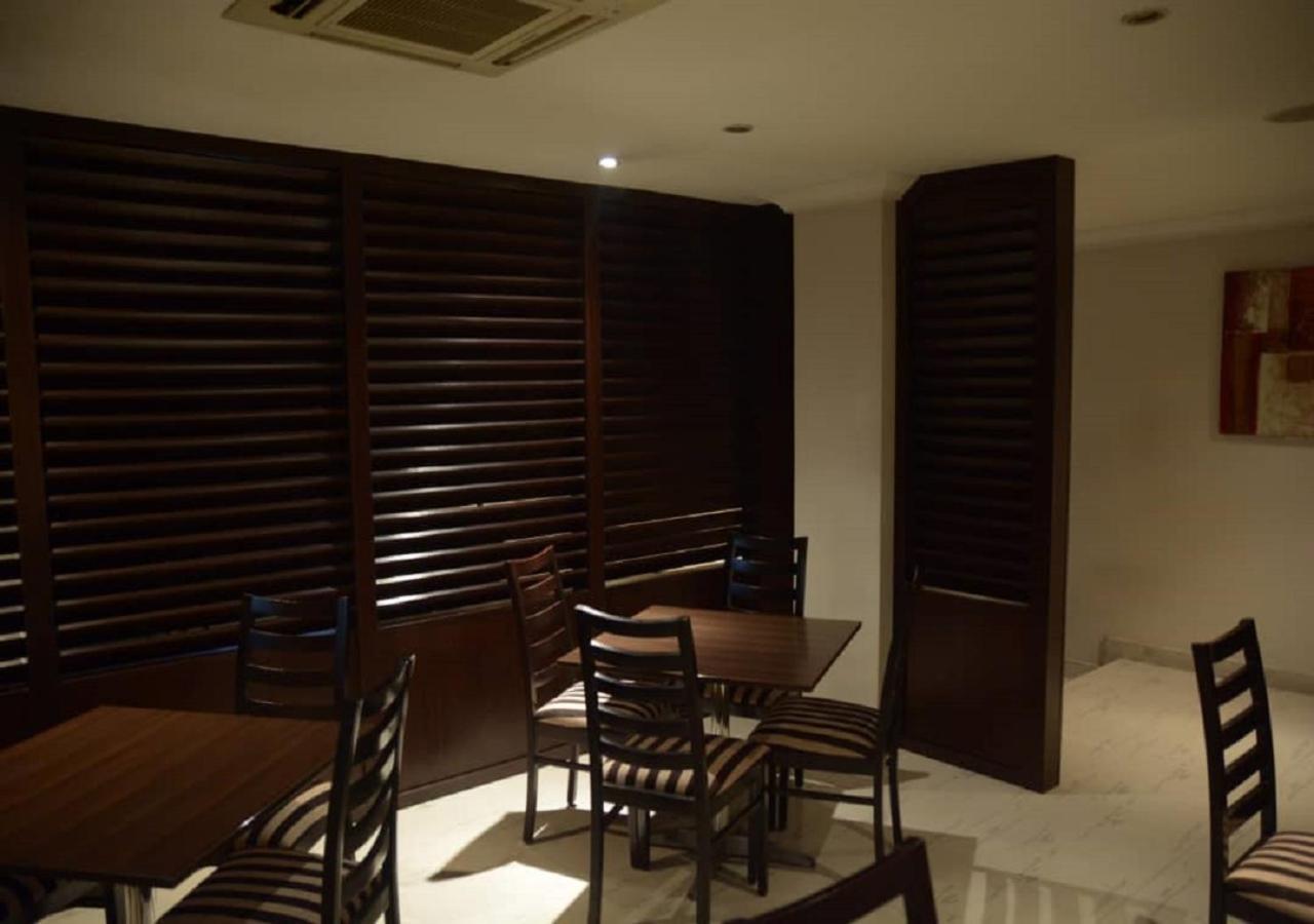 เอสแอนด์เอส โฮเต็ล Hotel ลากอส ภายนอก รูปภาพ