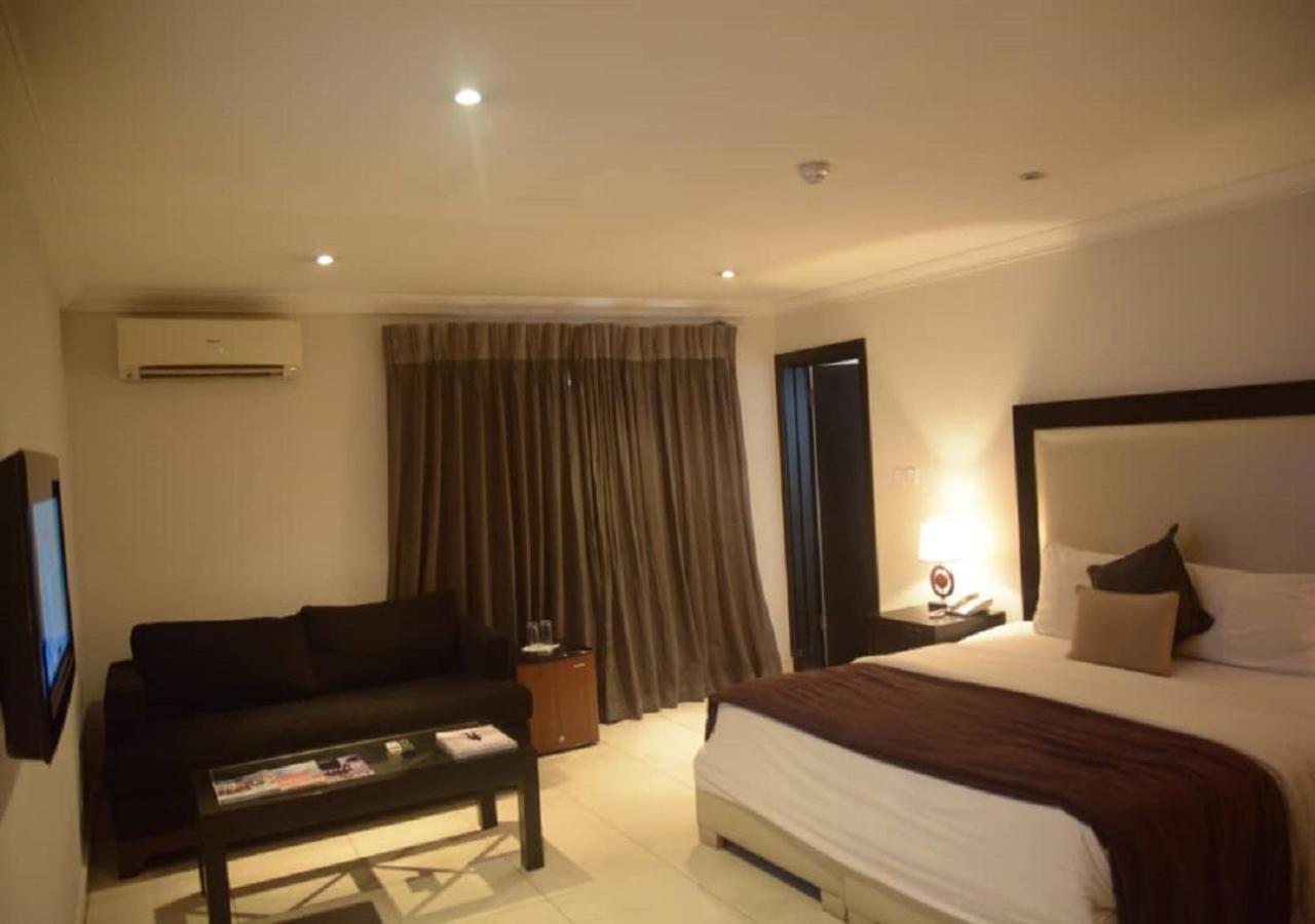 เอสแอนด์เอส โฮเต็ล Hotel ลากอส ภายนอก รูปภาพ