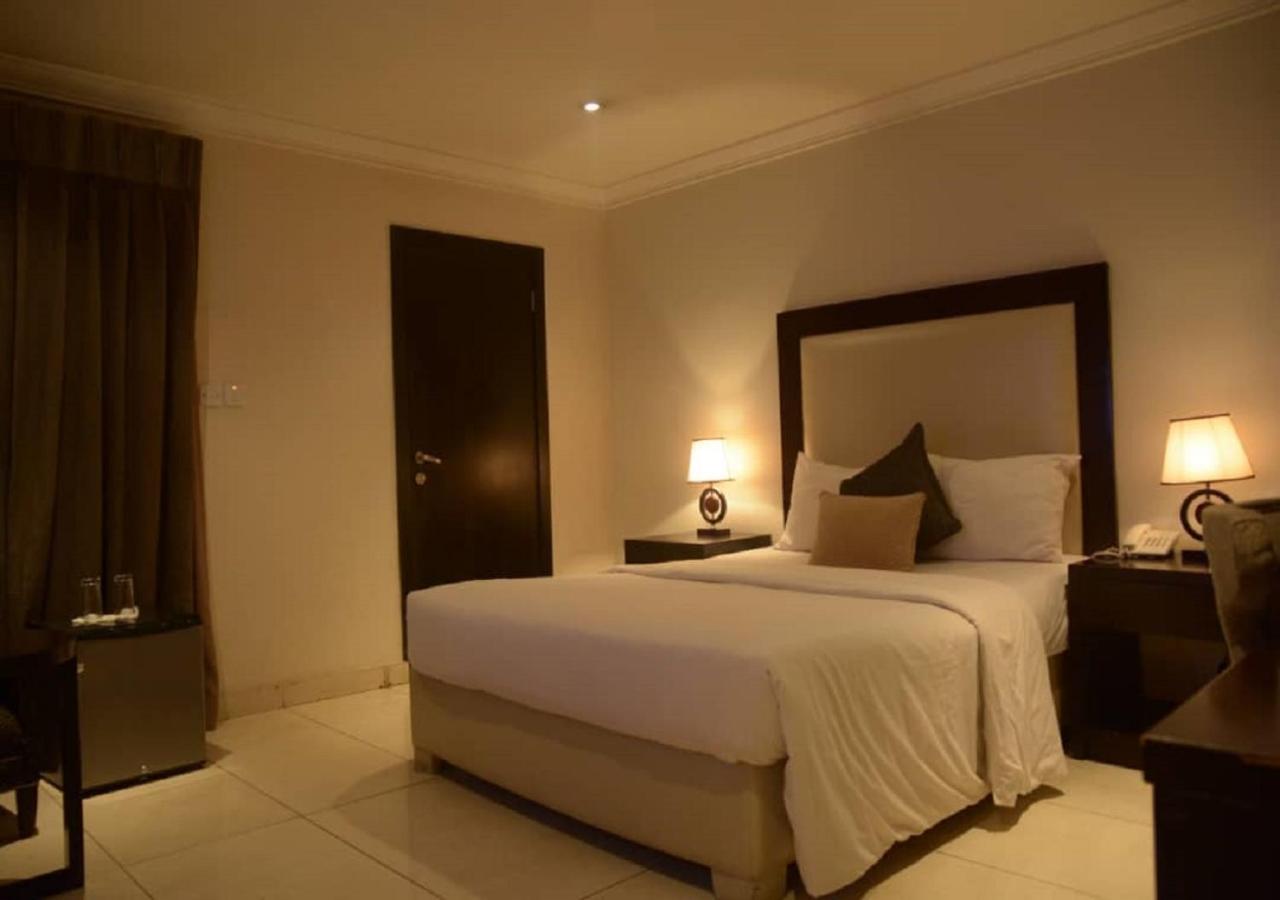 เอสแอนด์เอส โฮเต็ล Hotel ลากอส ภายนอก รูปภาพ