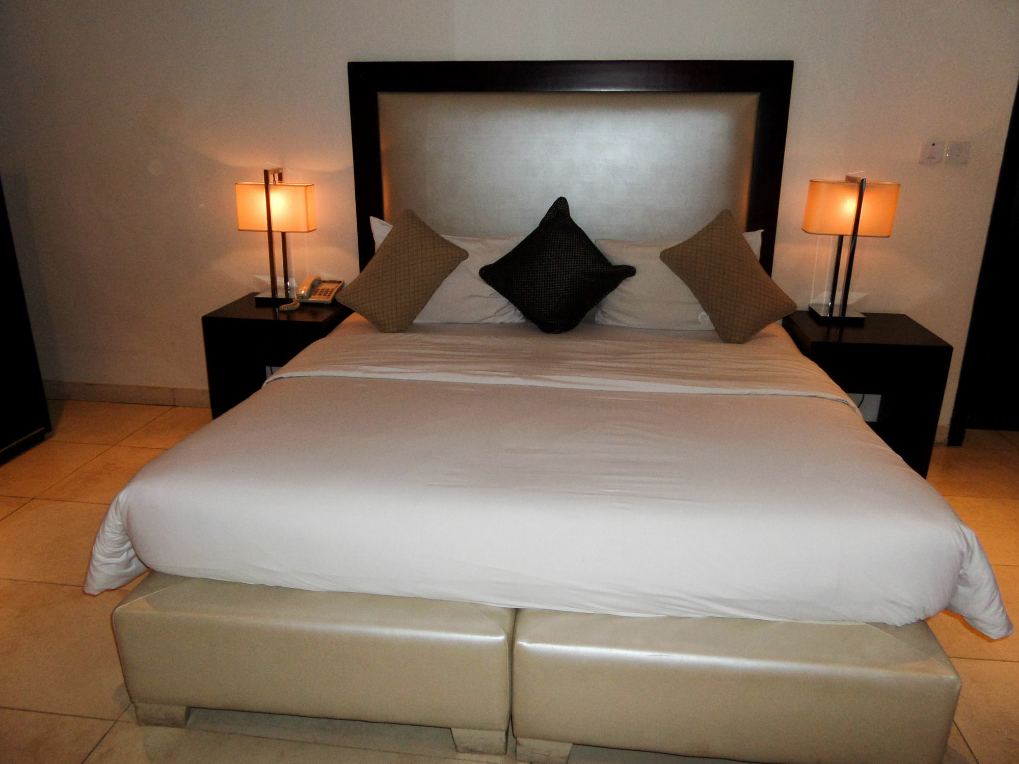 เอสแอนด์เอส โฮเต็ล Hotel ลากอส ภายนอก รูปภาพ