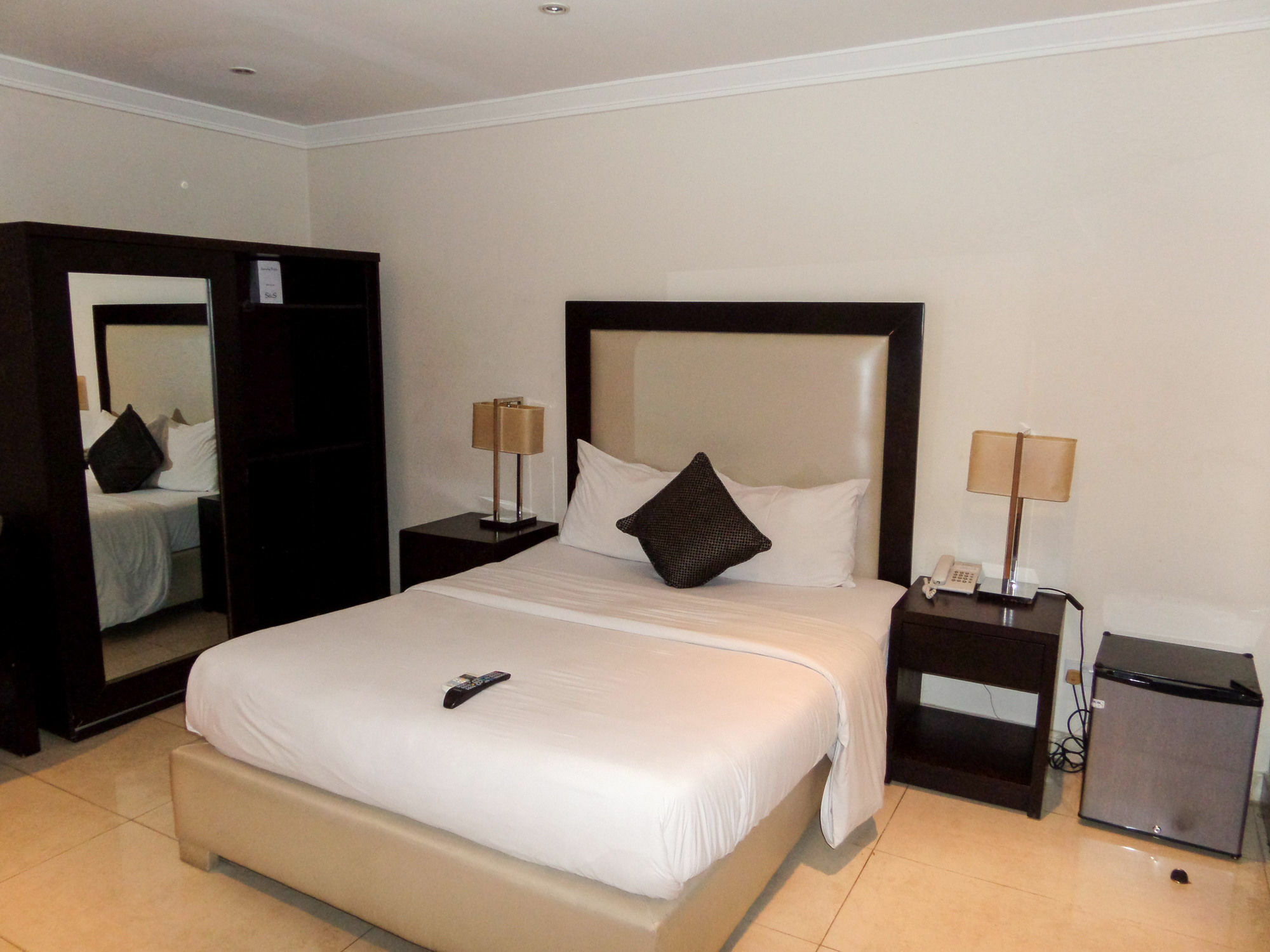 เอสแอนด์เอส โฮเต็ล Hotel ลากอส ภายนอก รูปภาพ