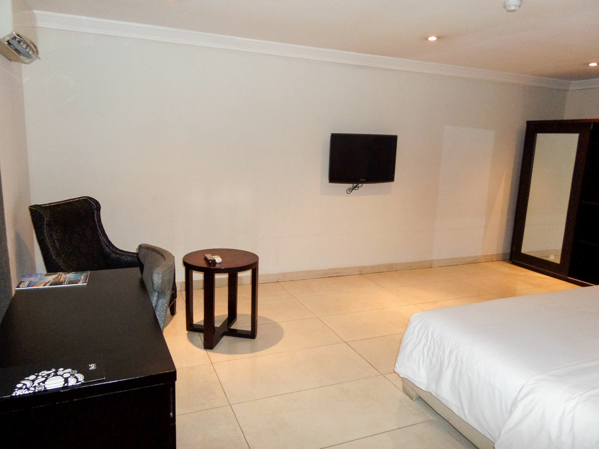 เอสแอนด์เอส โฮเต็ล Hotel ลากอส ภายนอก รูปภาพ
