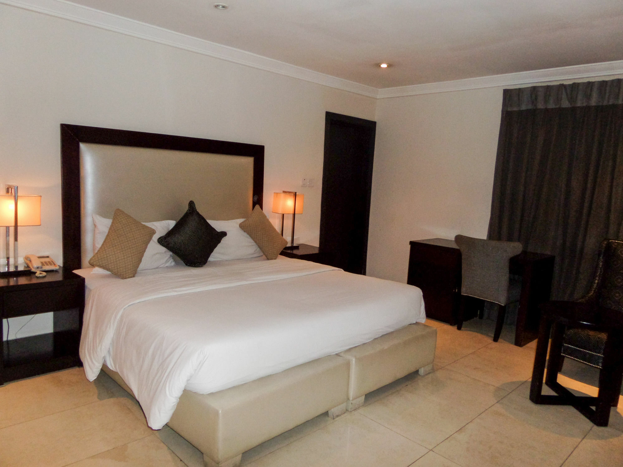 เอสแอนด์เอส โฮเต็ล Hotel ลากอส ภายนอก รูปภาพ